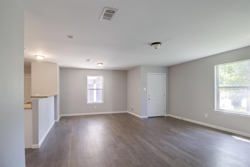 1022 Jeff Street - Photo 5