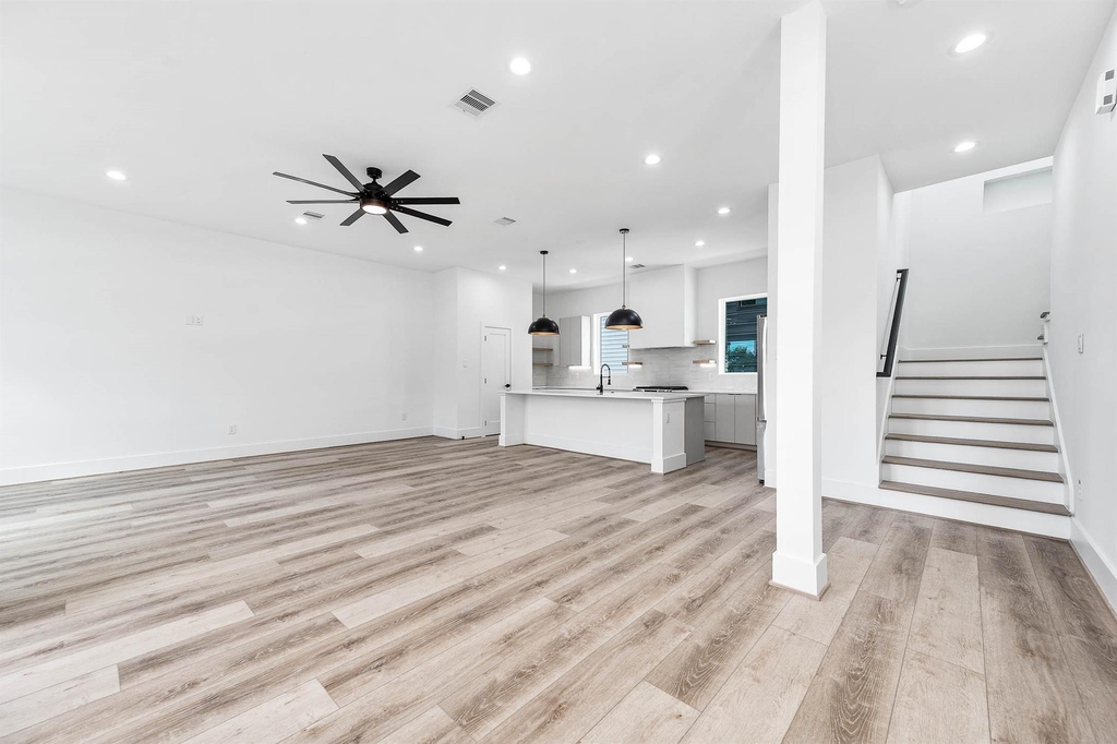 313 N Nagle Street - Photo 11