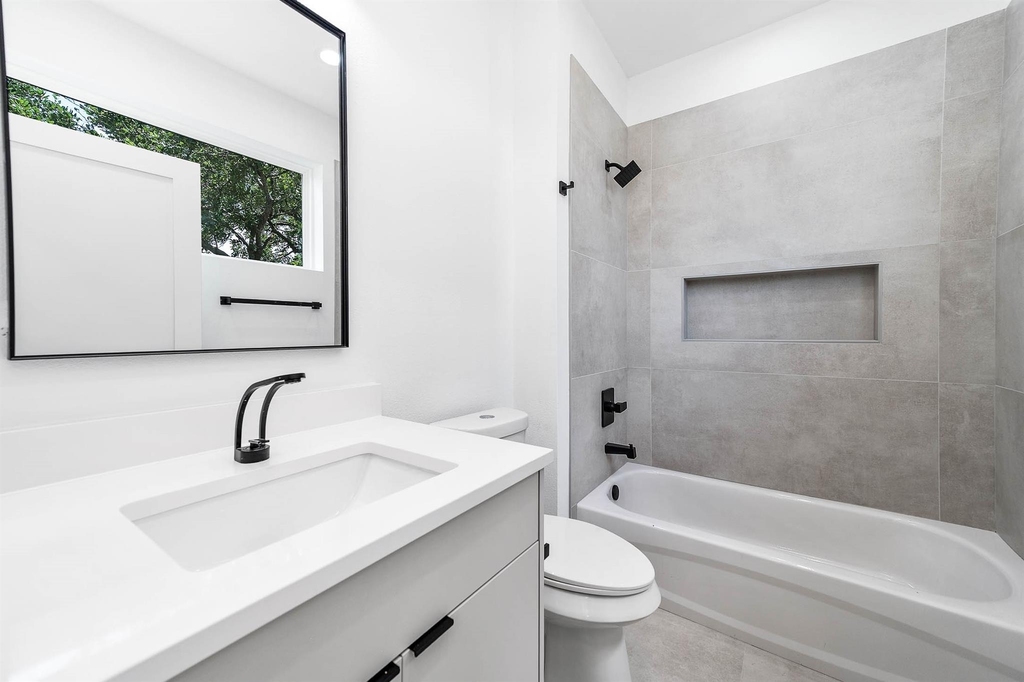 313 N Nagle Street - Photo 30