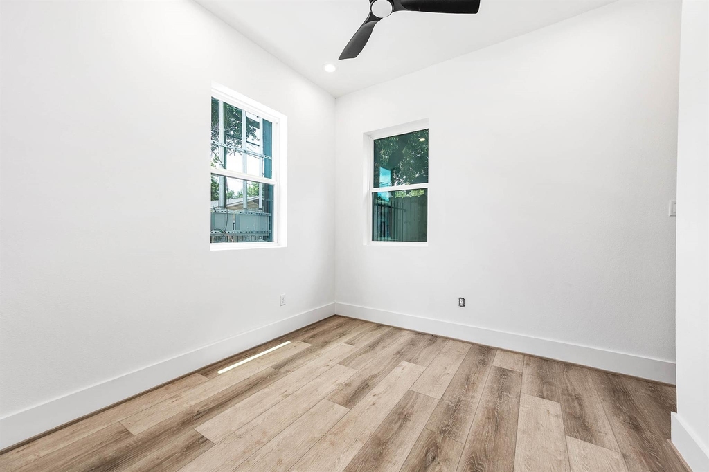 313 N Nagle Street - Photo 6