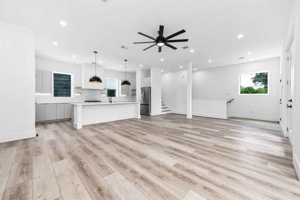 313 N Nagle Street - Photo 12