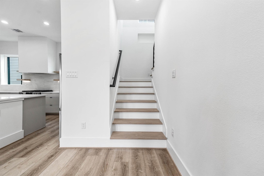 313 N Nagle Street - Photo 24