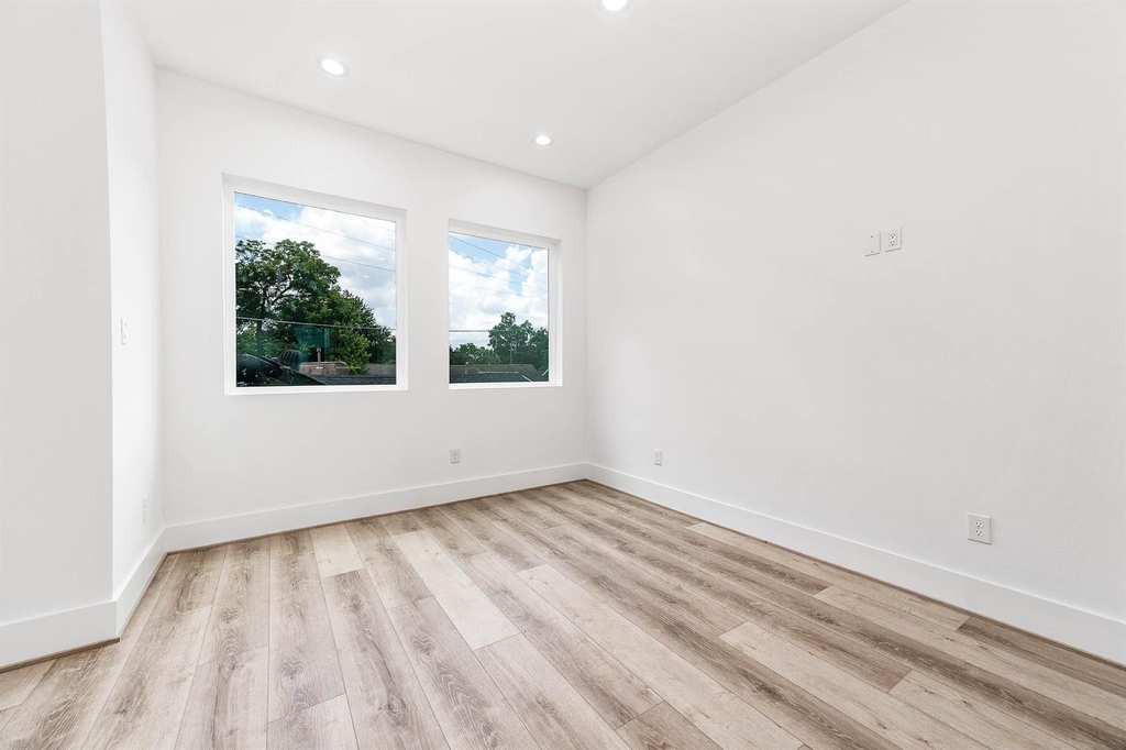 313 N Nagle Street - Photo 15