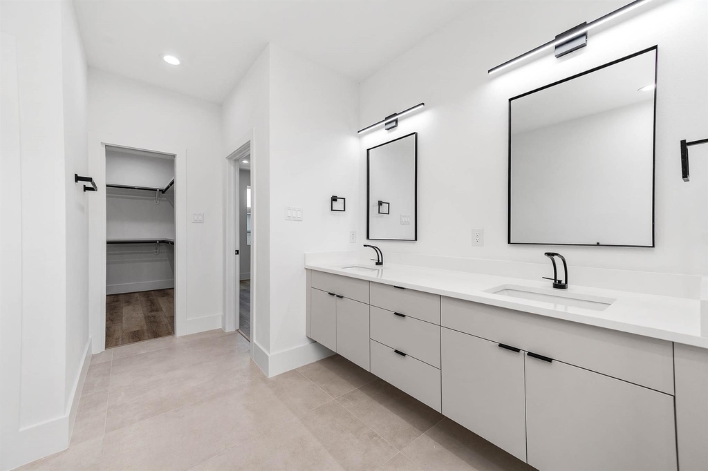 313 N Nagle Street - Photo 34