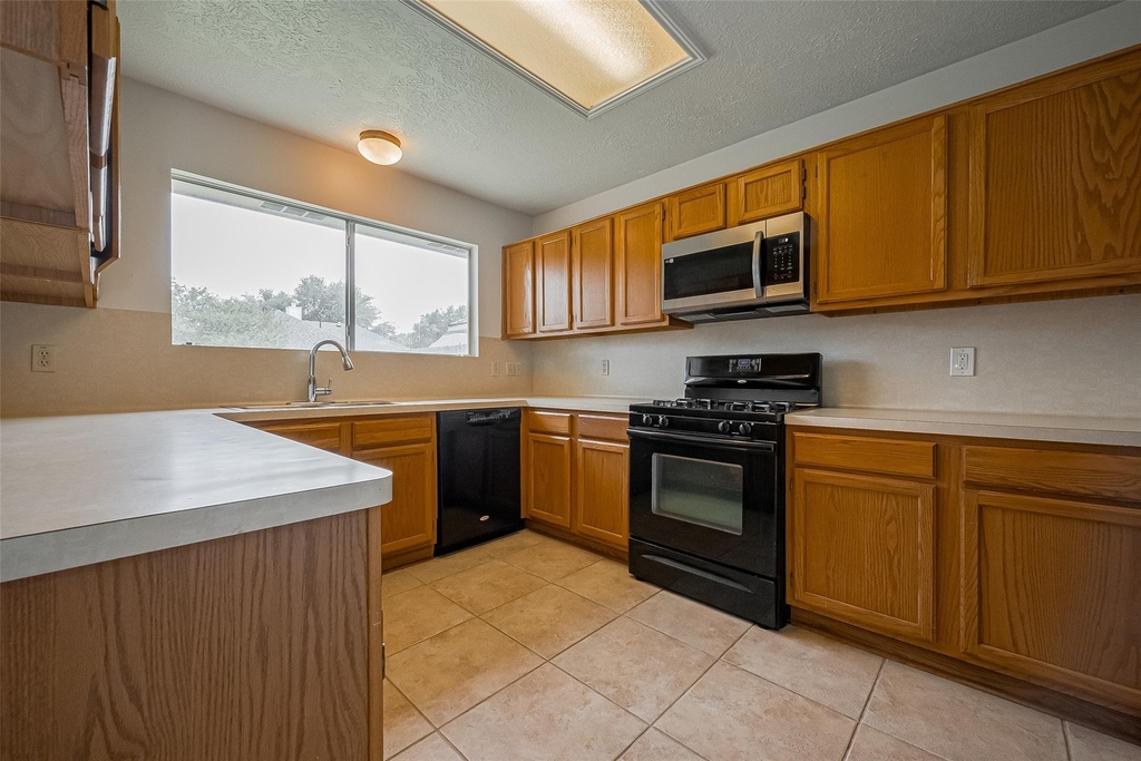3007 Cloverdale - Photo 5
