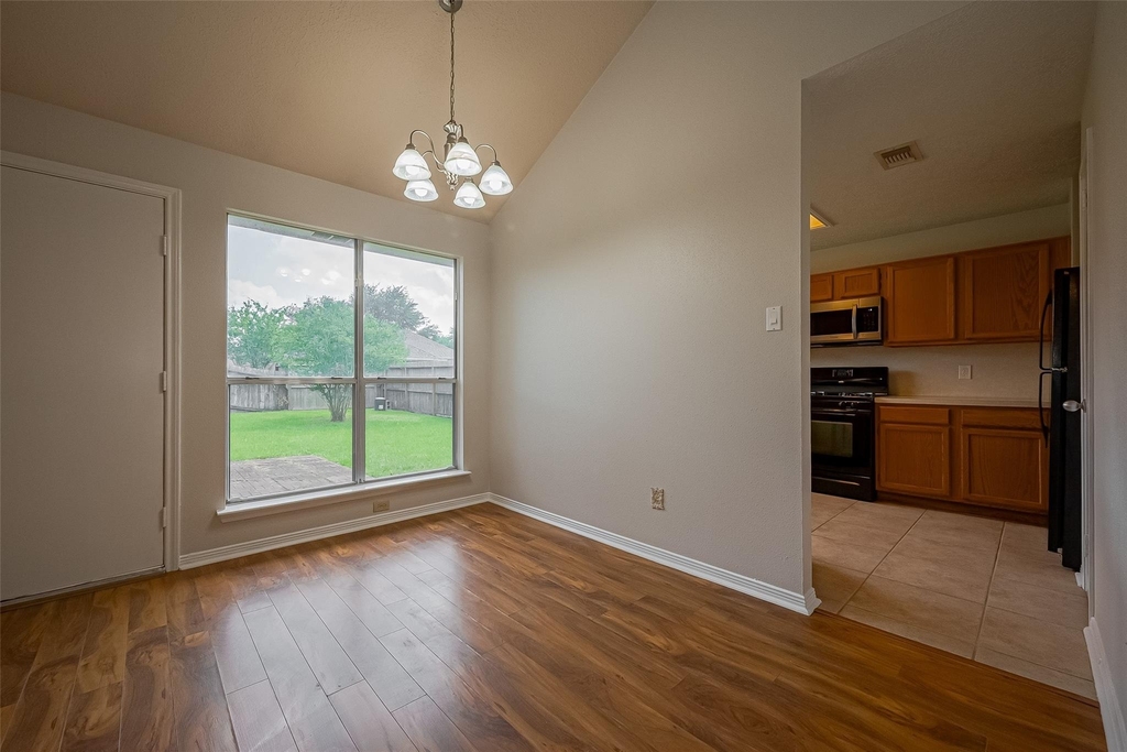 3007 Cloverdale - Photo 4
