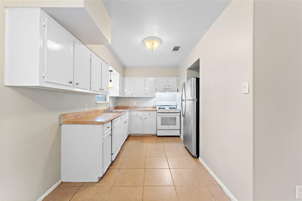 2910 Somerset Avenue - Photo 2