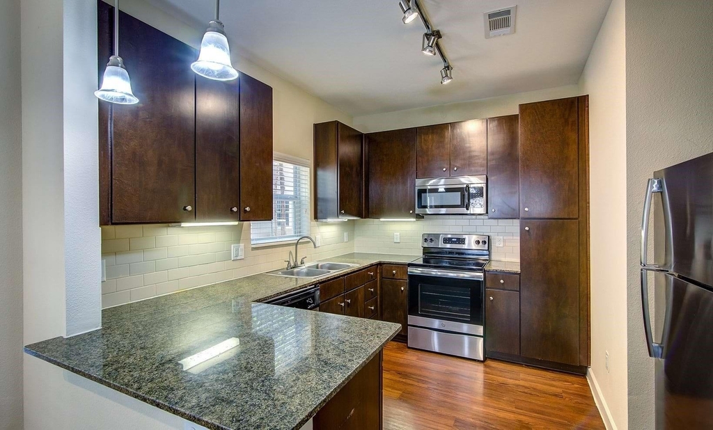2951 N Loop 336 W - Photo 4