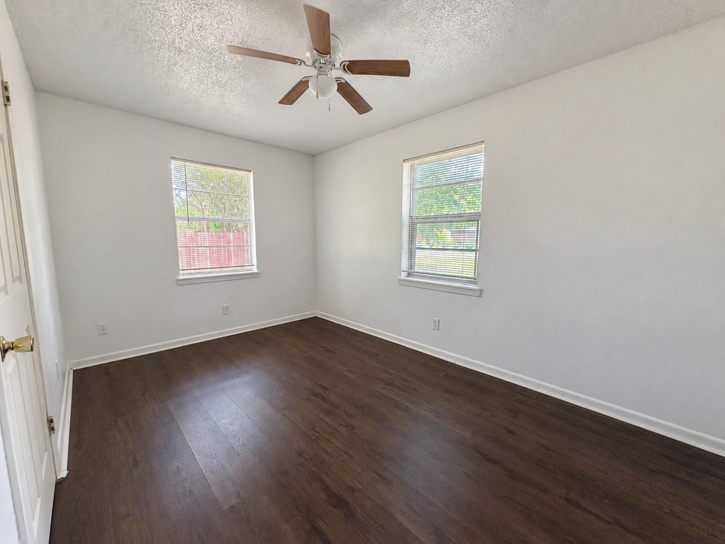 409 La Bradford Drive - Photo 12