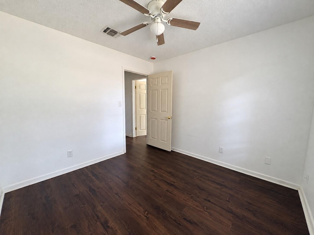 409 La Bradford Drive - Photo 16