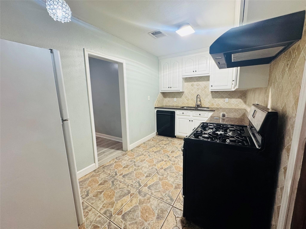 2308 Bennington Street - Photo 8