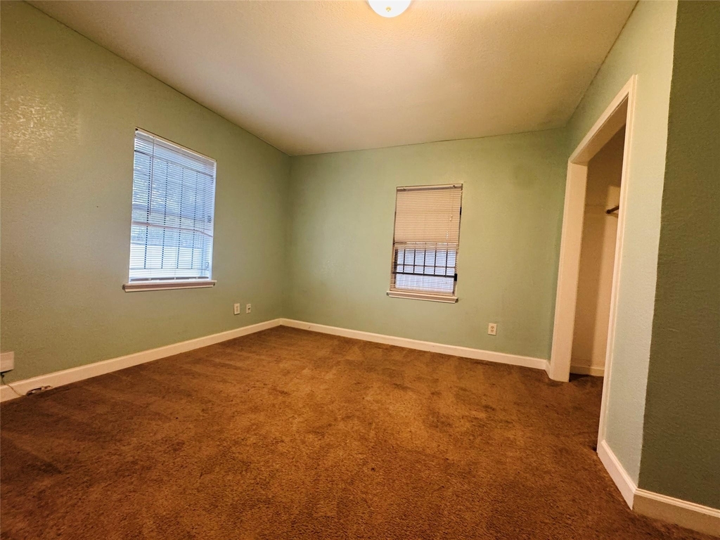 2308 Bennington Street - Photo 16