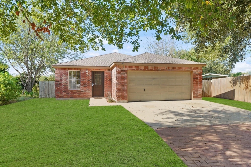 1626 Dove Run - Photo 0