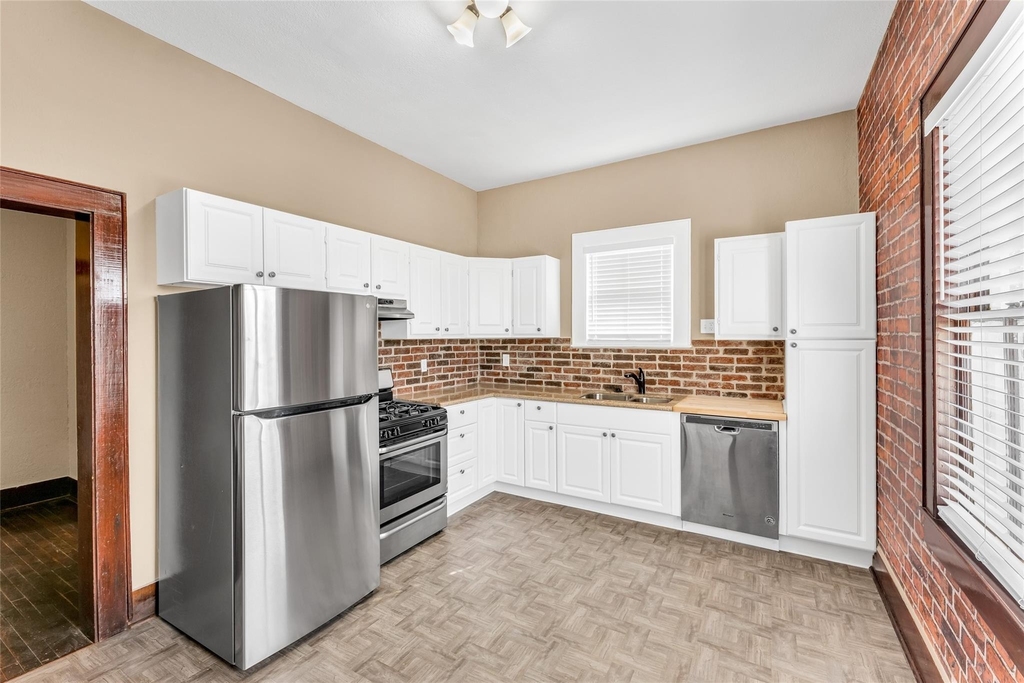 3010 Avenue Q - Photo 7