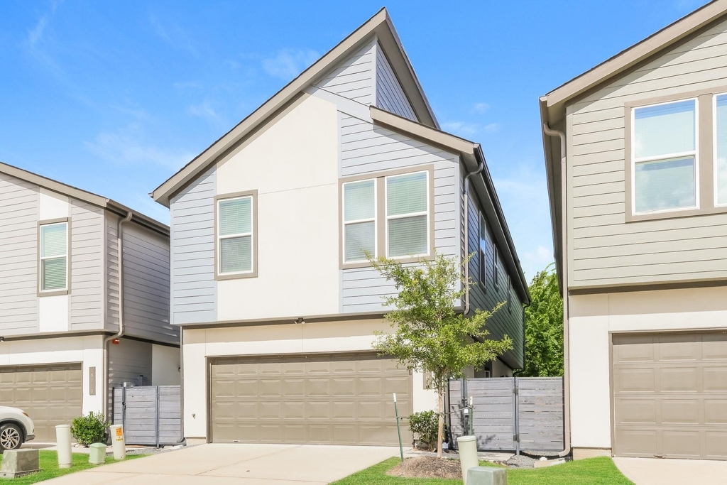18306 W Centro Circle - Photo 1