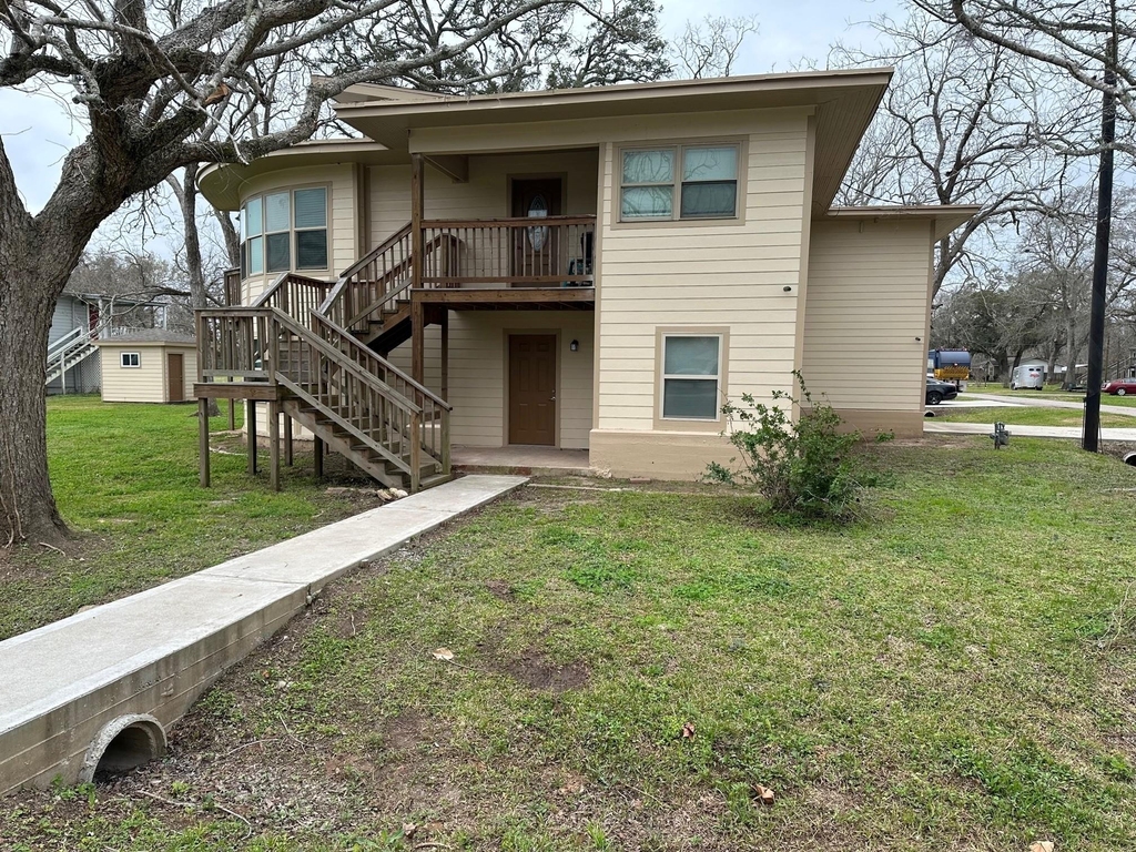 631 Live Oak Street - Photo 0