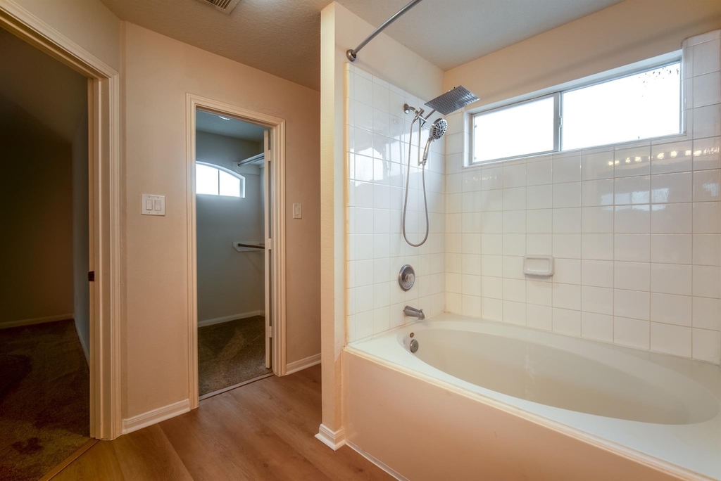 6702 Albion Cresent Drive - Photo 11