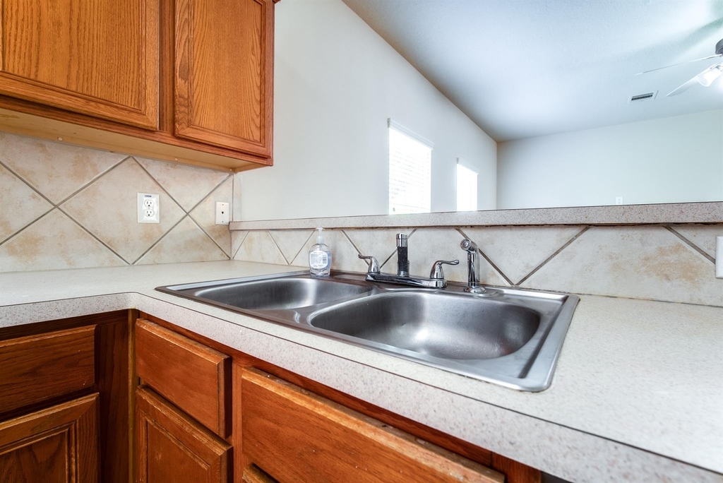 6702 Albion Cresent Drive - Photo 18