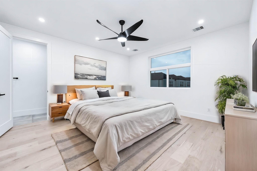 319 N Nagle Street - Photo 33