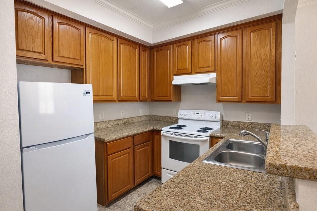 9400 Bellaire Boulevard - Photo 12