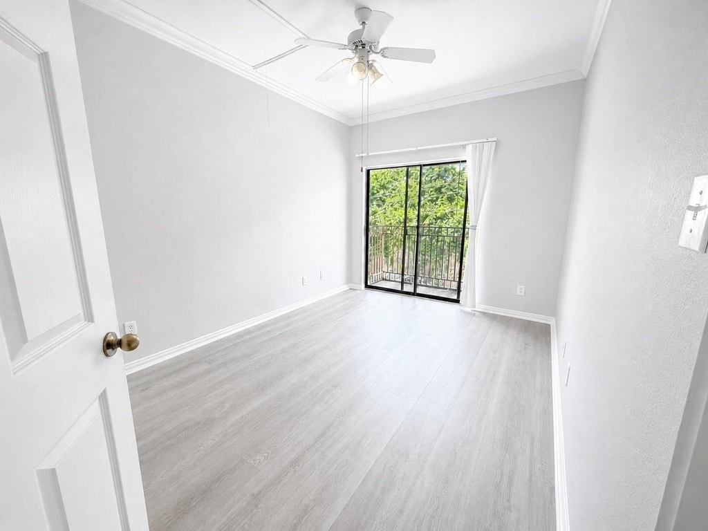 9400 Bellaire Boulevard - Photo 4