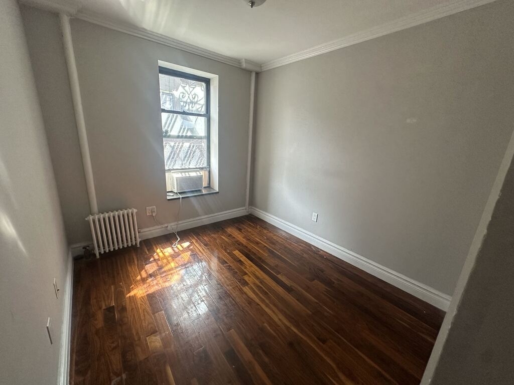E 101 St and Lexington Ave - Photo 5