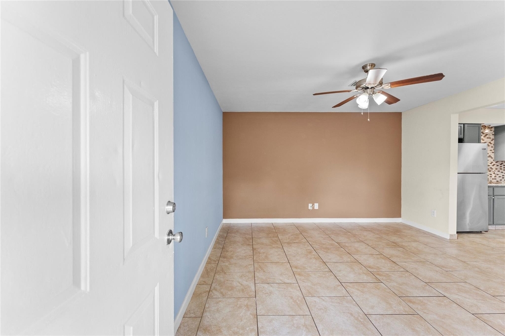 5035 Reno Drive - Photo 3