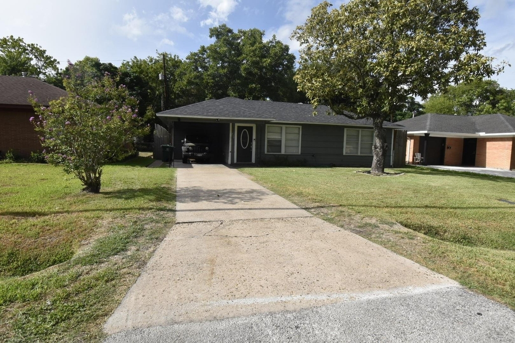 715 E 43rd Street - Photo 1