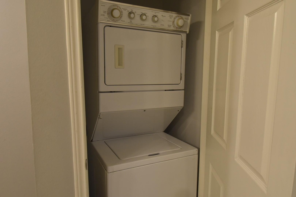 715 E 43rd Street - Photo 8