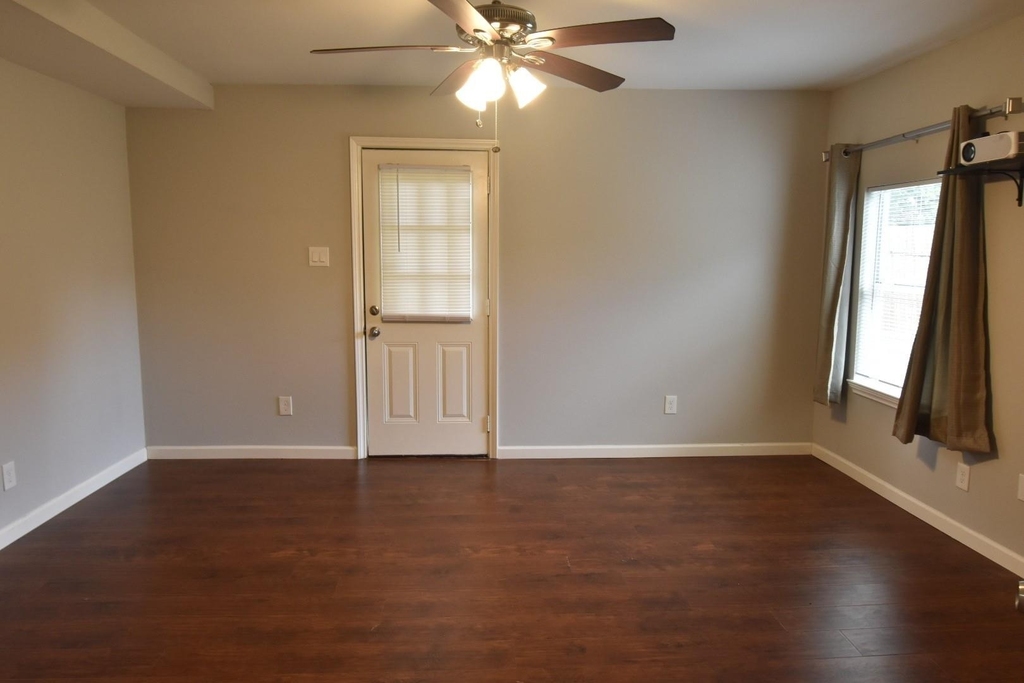 715 E 43rd Street - Photo 6