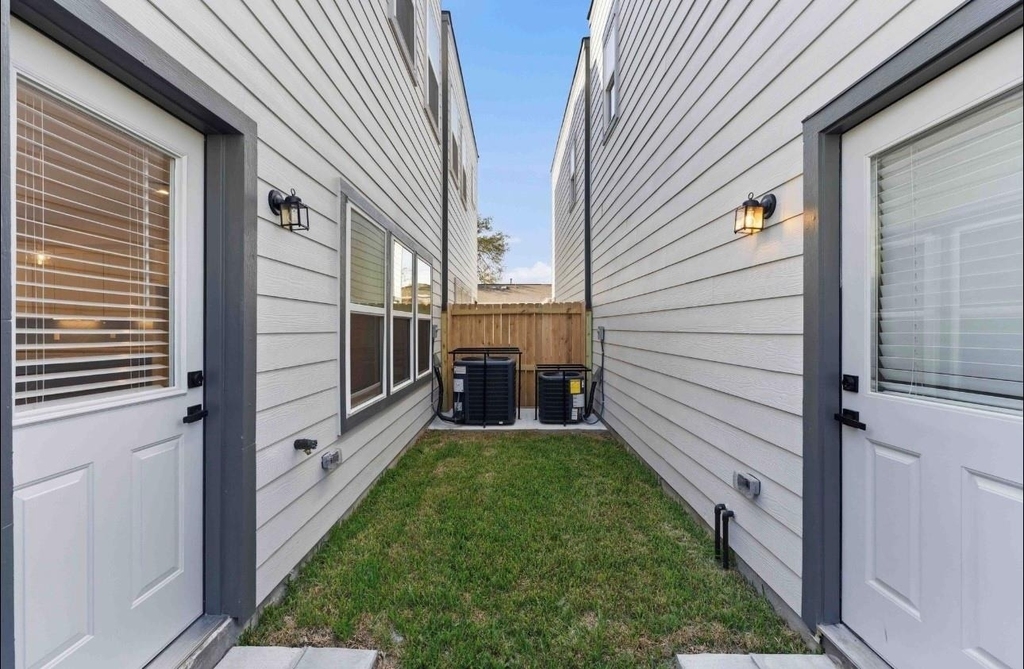7809 Dyer St - Photo 8