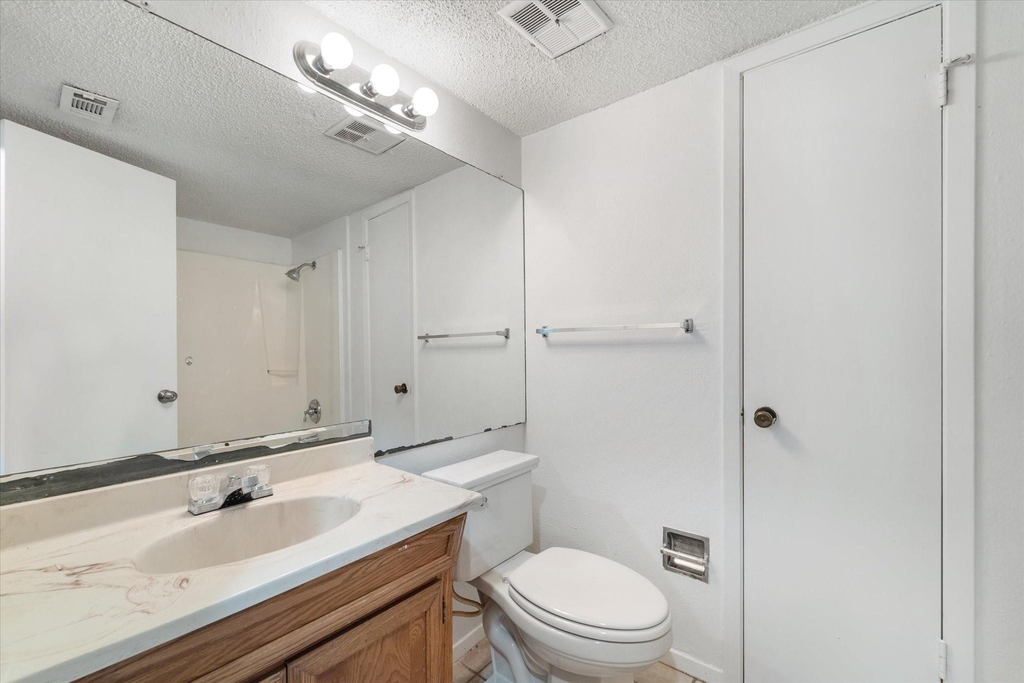 15919 Golf Club Drive - Photo 13