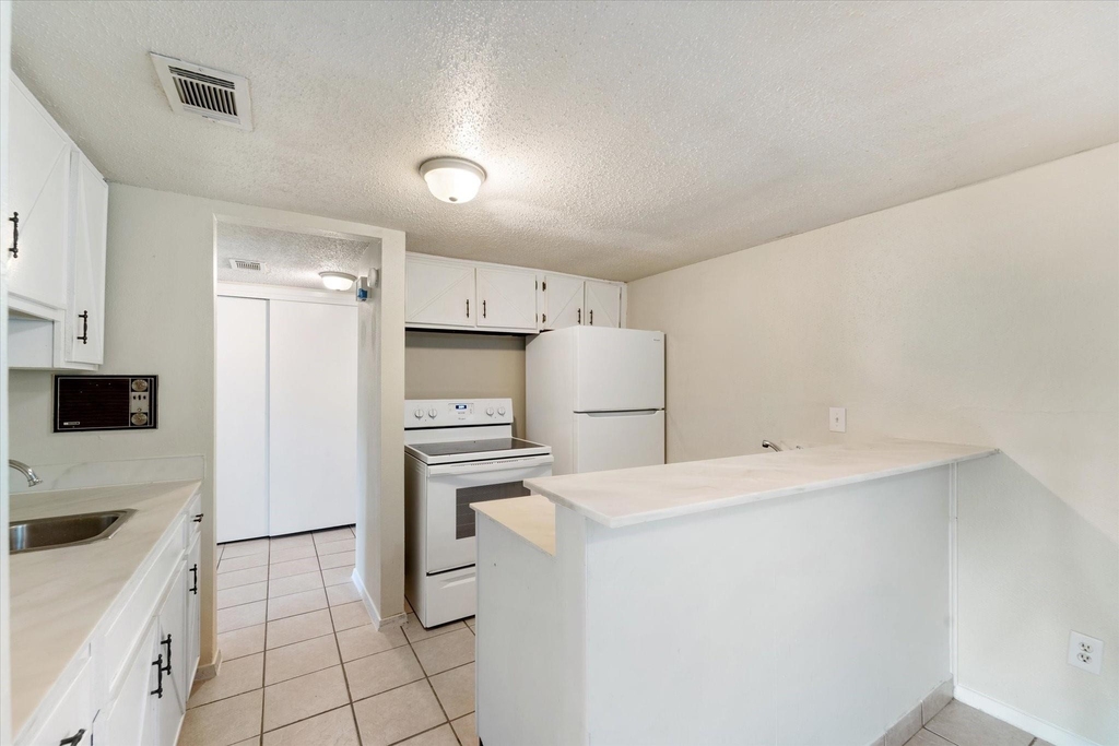 15919 Golf Club Drive - Photo 6