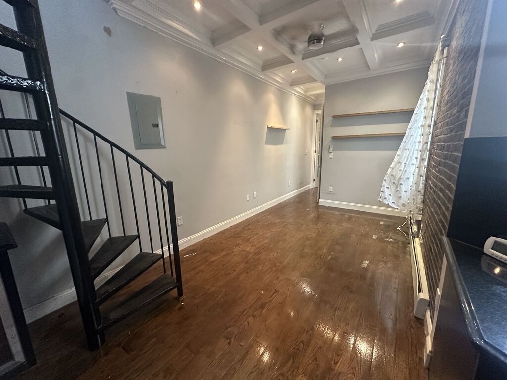 W 103rd St and Manhattan Ave - Photo 1