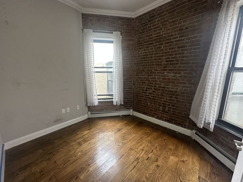 W 103rd St and Manhattan Ave - Photo 4