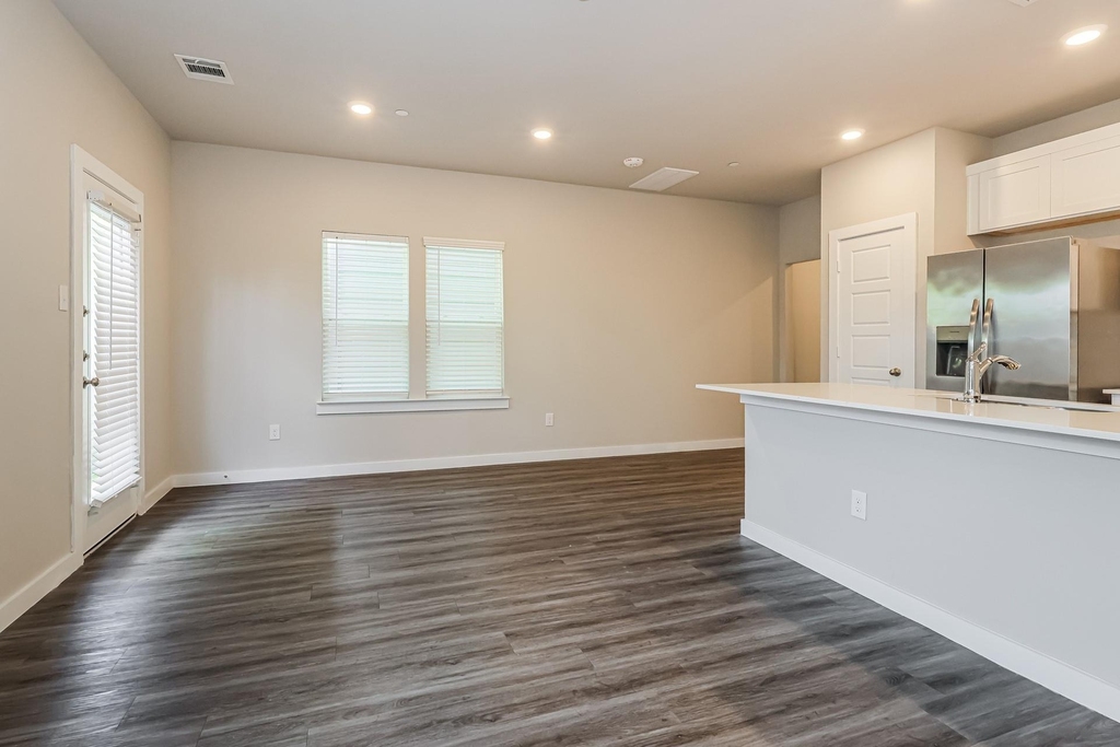 18322 W Centro Circle - Photo 7