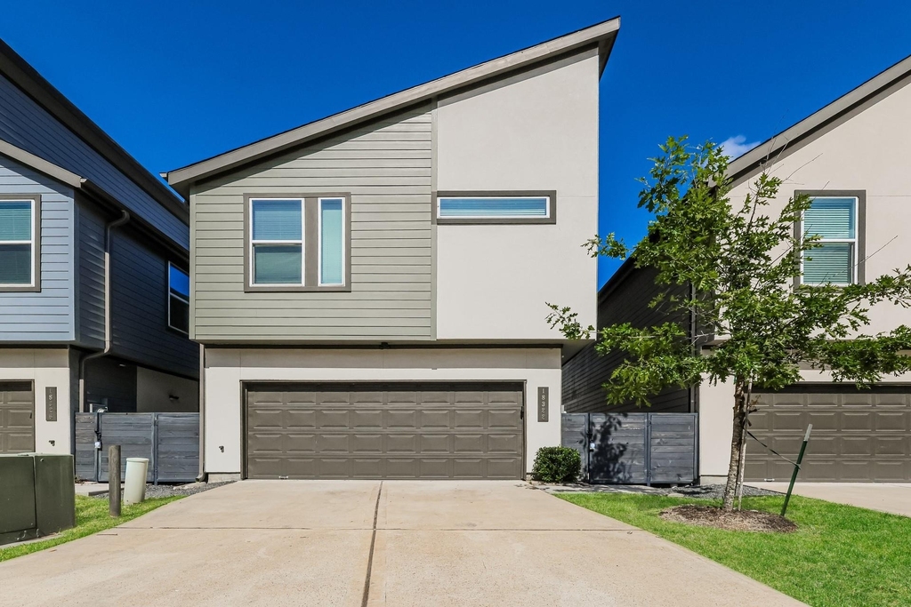 18322 W Centro Circle - Photo 0