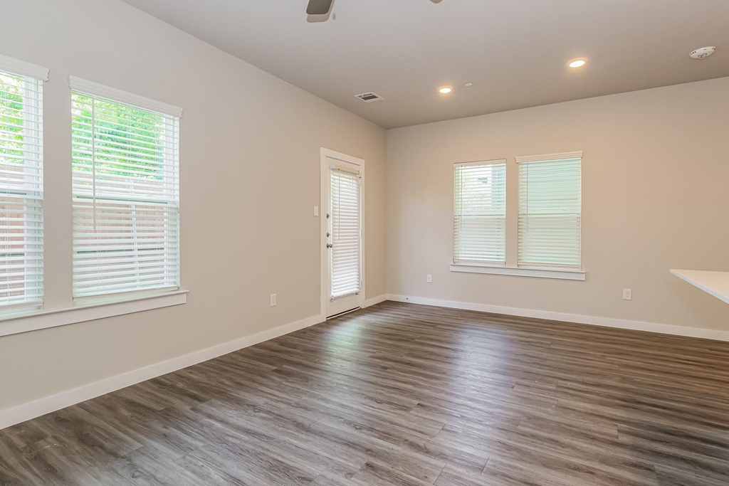 18322 W Centro Circle - Photo 5