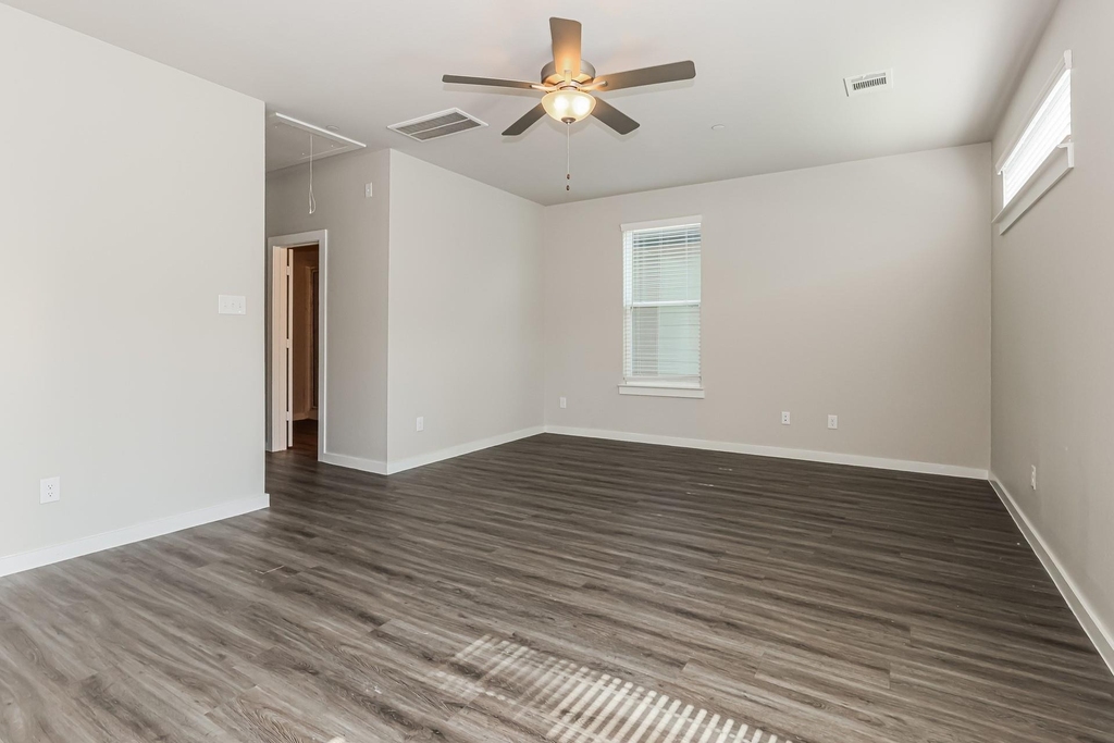 18322 W Centro Circle - Photo 4