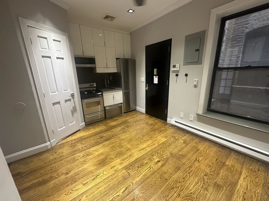 W 103rd St and Manhattan Ave - Photo 1