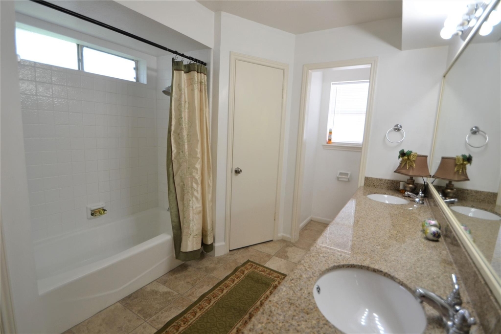 15927 Tumbling Rapids Drive - Photo 32