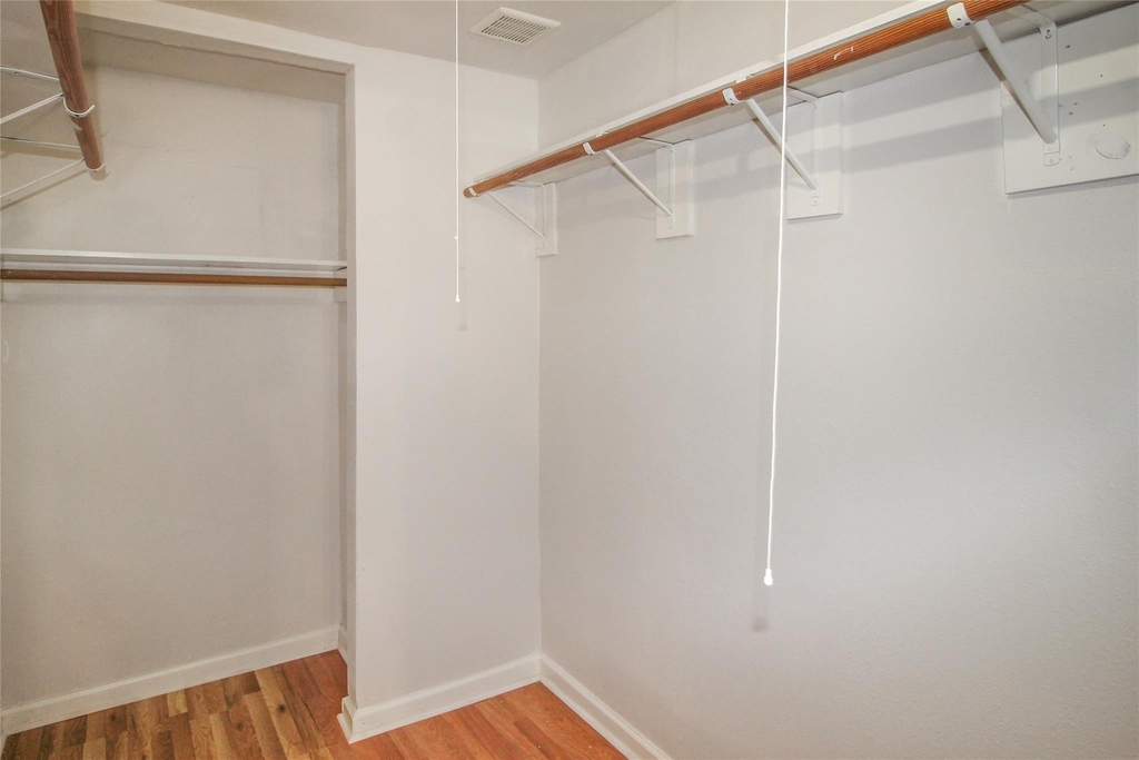 10534 Huntington Wood Drive - Photo 16