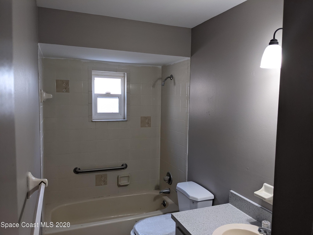 152 E Towne Place - Photo 4
