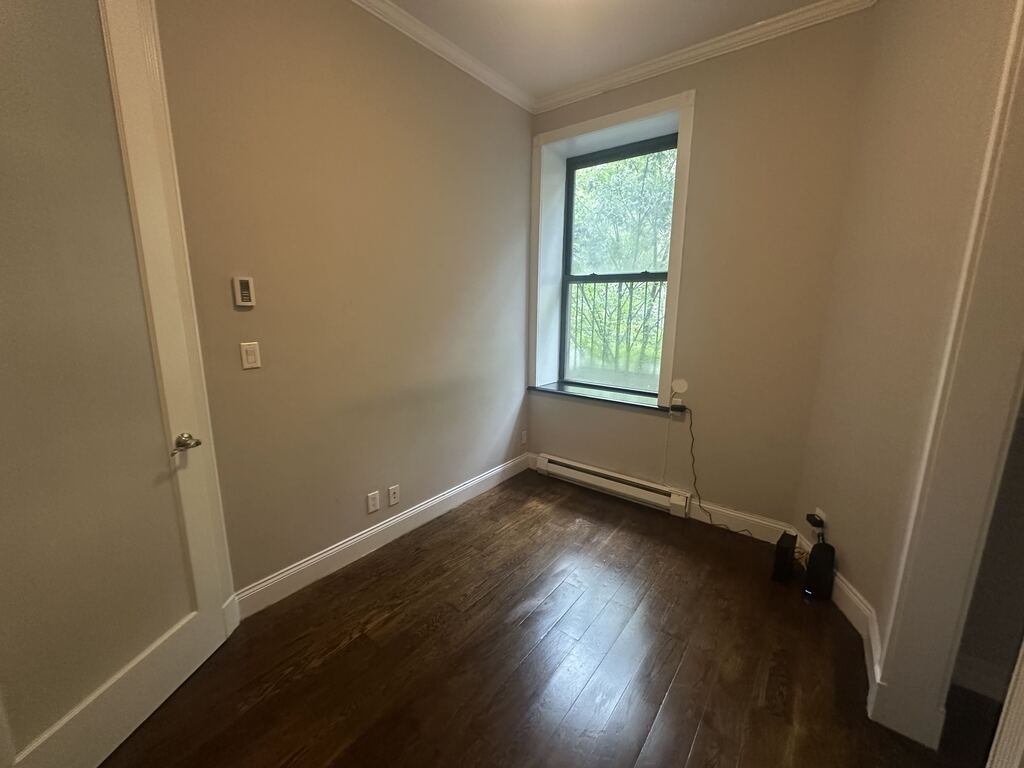 W 103rd St and Manhattan Ave - Photo 4