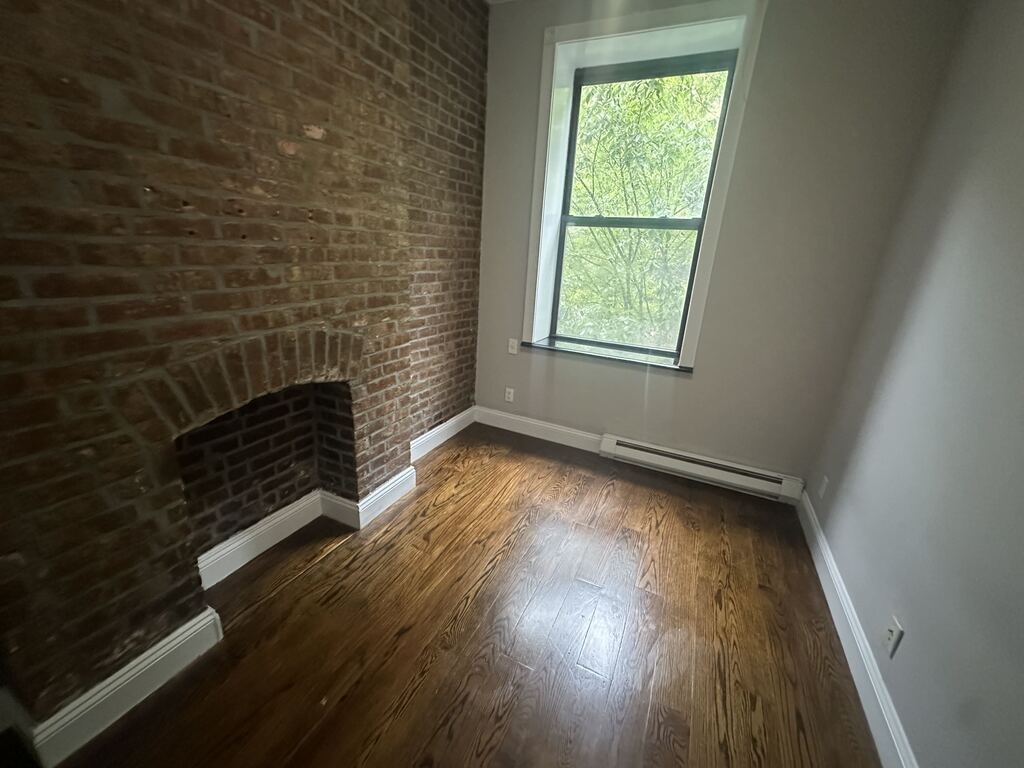 W 103rd St and Manhattan Ave - Photo 0