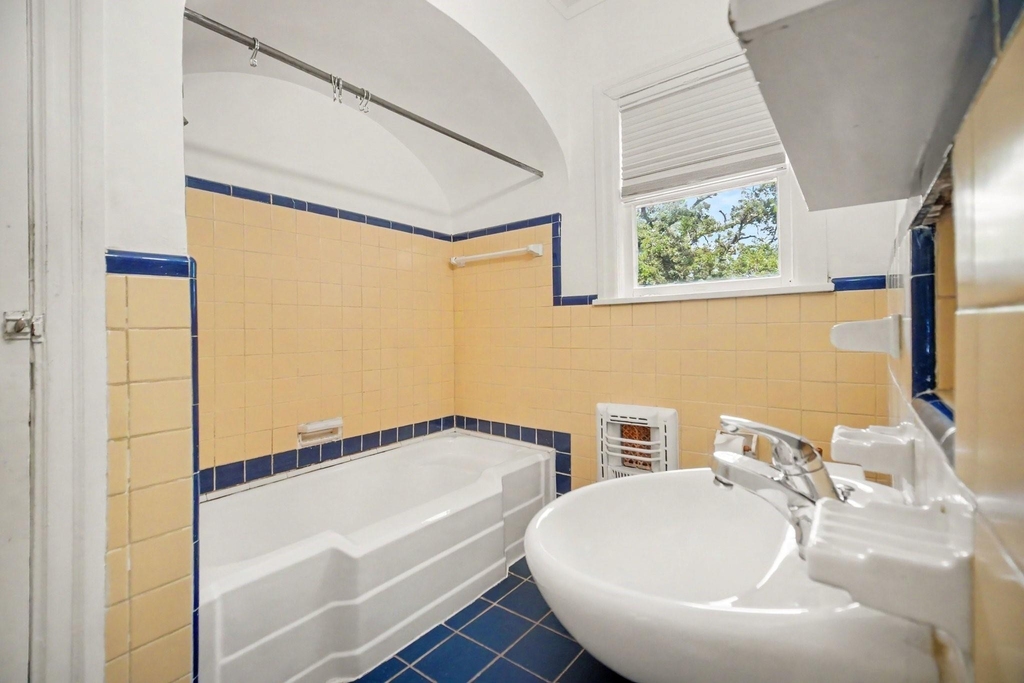 4408 Yoakum Boulevard - Photo 3