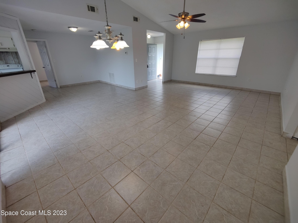 981 Forest Street Ne - Photo 3
