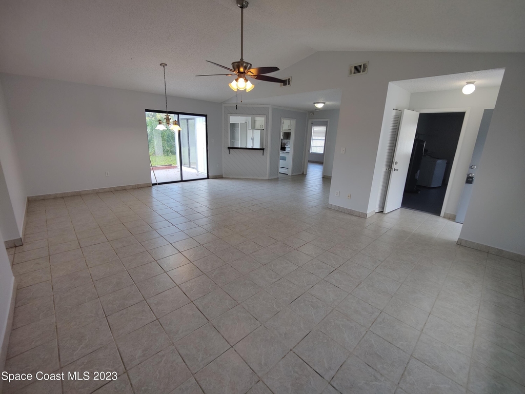 981 Forest Street Ne - Photo 2
