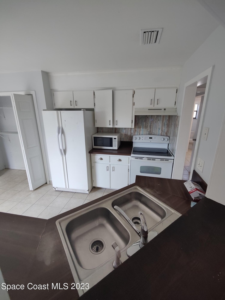 981 Forest Street Ne - Photo 5