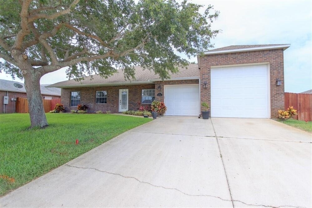125 Palm Circle - Photo 0
